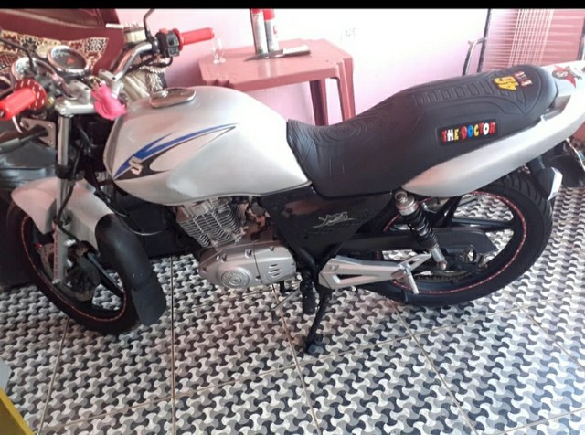 VENDO SUZUKI PEGANDO TUDO NORMAL PRA INTERIOR