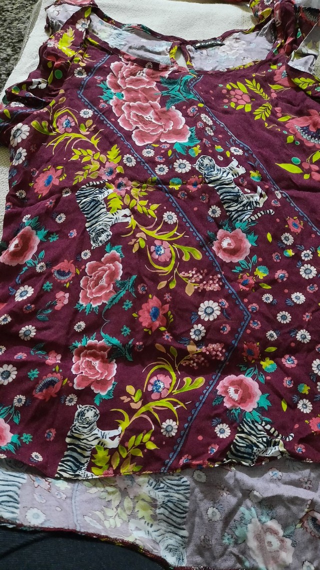 Lindas blusinhas novas. Tam. M e G. 30,00 cada - Foto 3