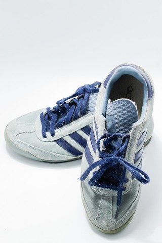 tenis adidas azul claro