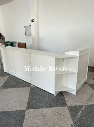 Balcão Caixa em L + 3 Balcões Atendimento