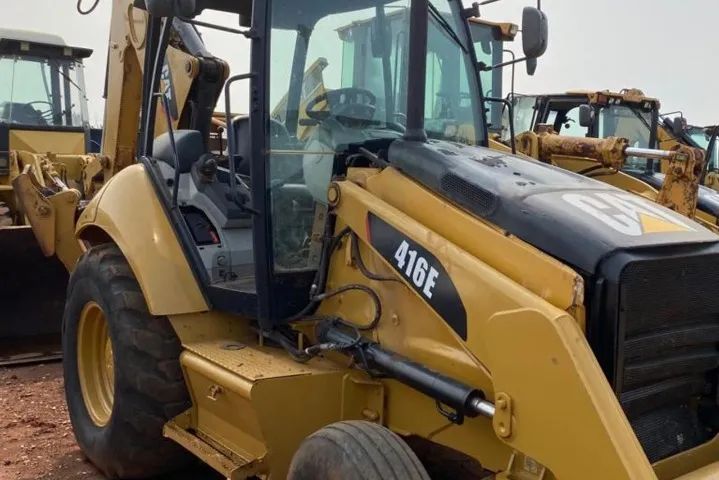 Retroescavadeira cat 416 e 2013 4.890 horas - Foto 5