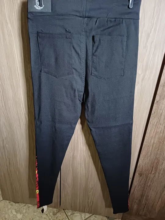 Calça Masculina Preta com Estampa - Foto 2