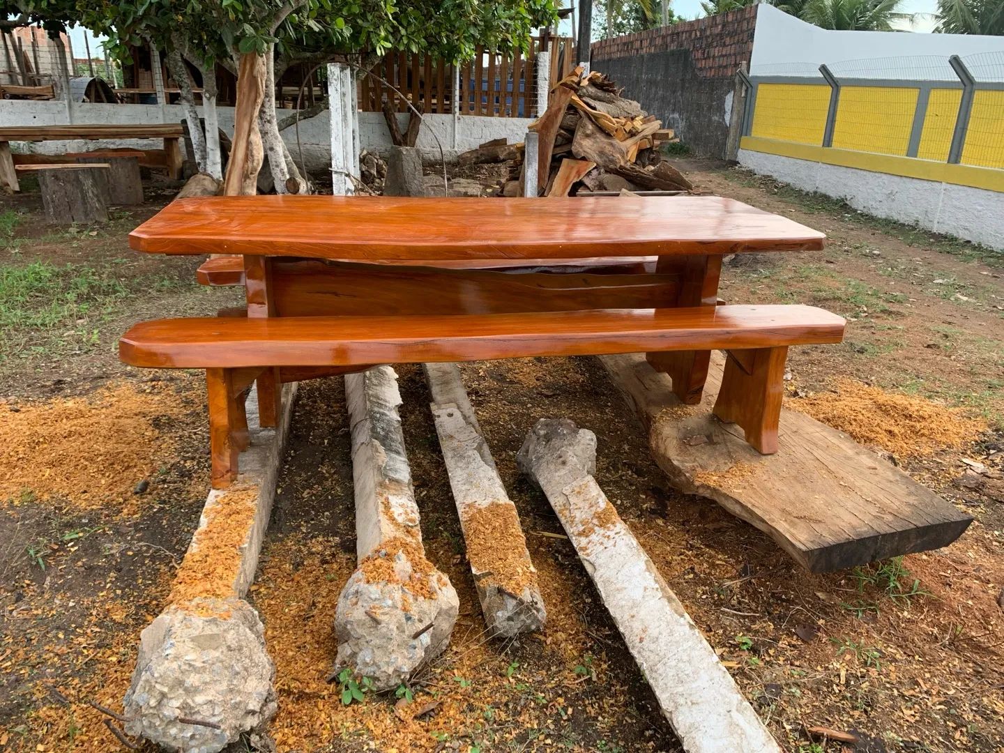 Rustic table65566255507587125