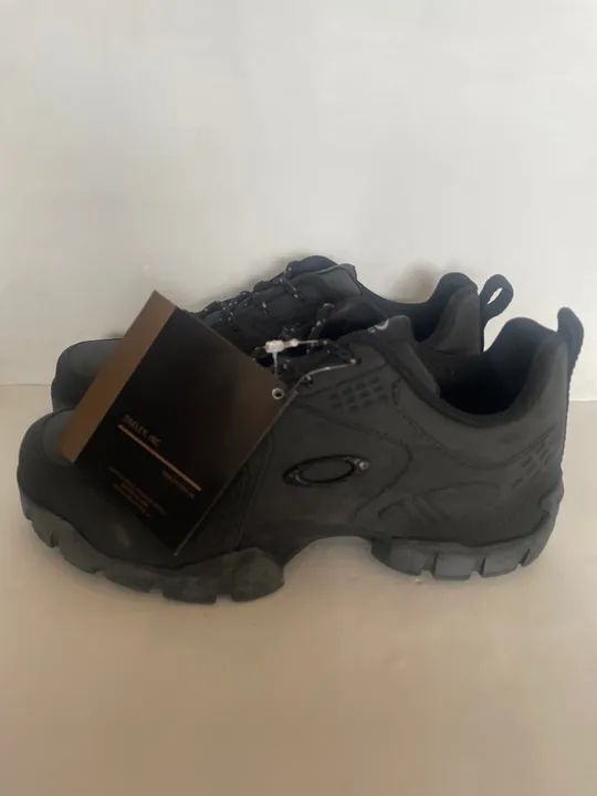 TÊNIS OAKLEY STRATUS PRETO