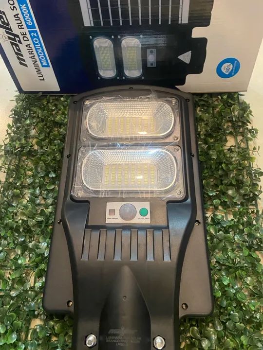Luminária Pública 100w Energia Solar C/ Sensor Presença 