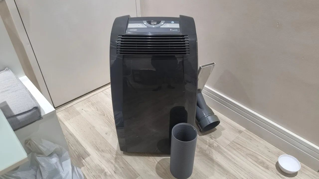 Ar Condicionado Portátil Digital DELONGHI Pinguino 10.500 BTU PAC C105