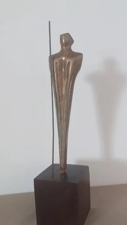 Stern - Escultura assinada - 34 Cm c/ a base - bronze - Foto 3