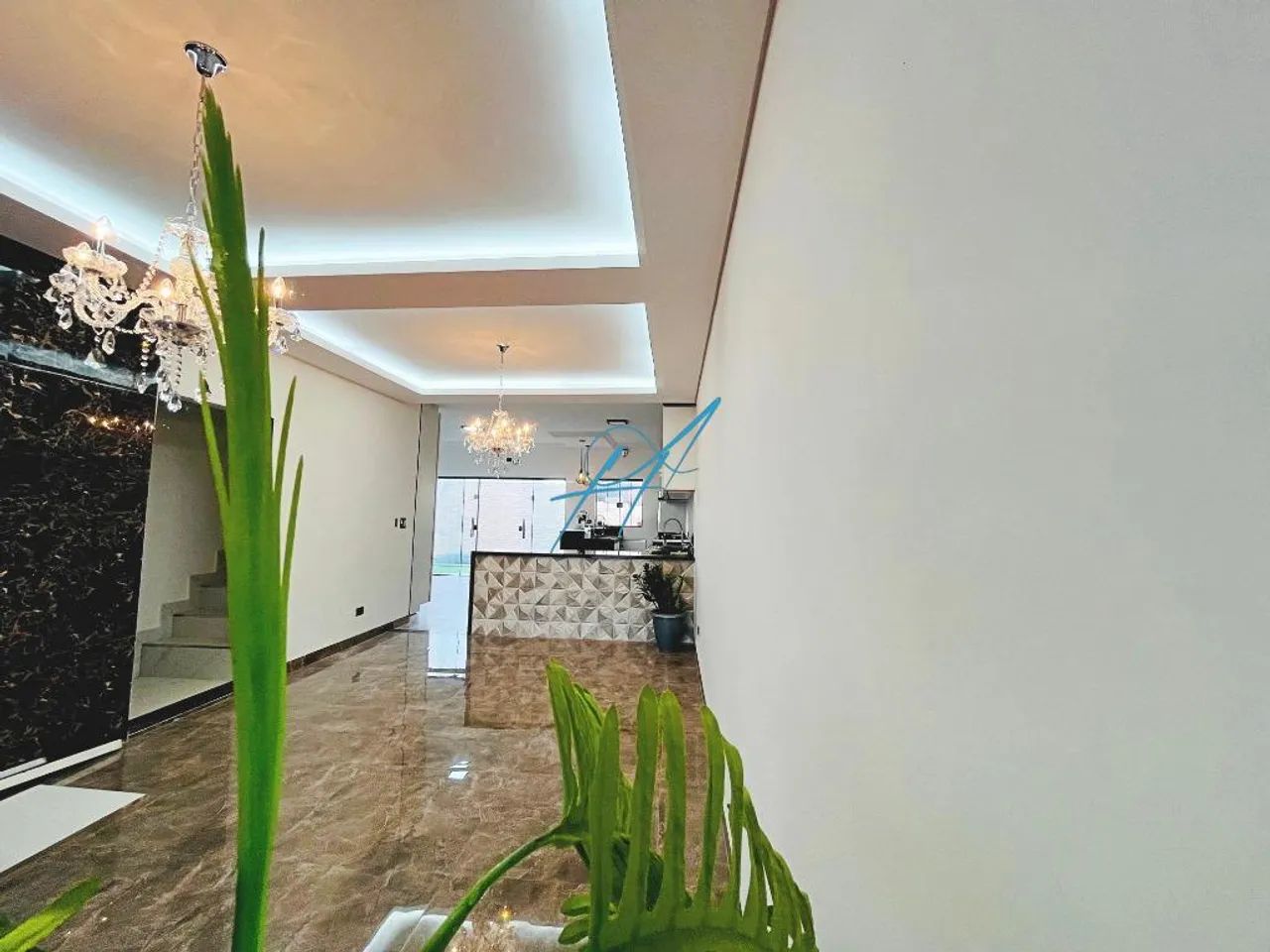Casa à venda em Maringá, Jardim Oriental, com 4 quartos, com 245 m²