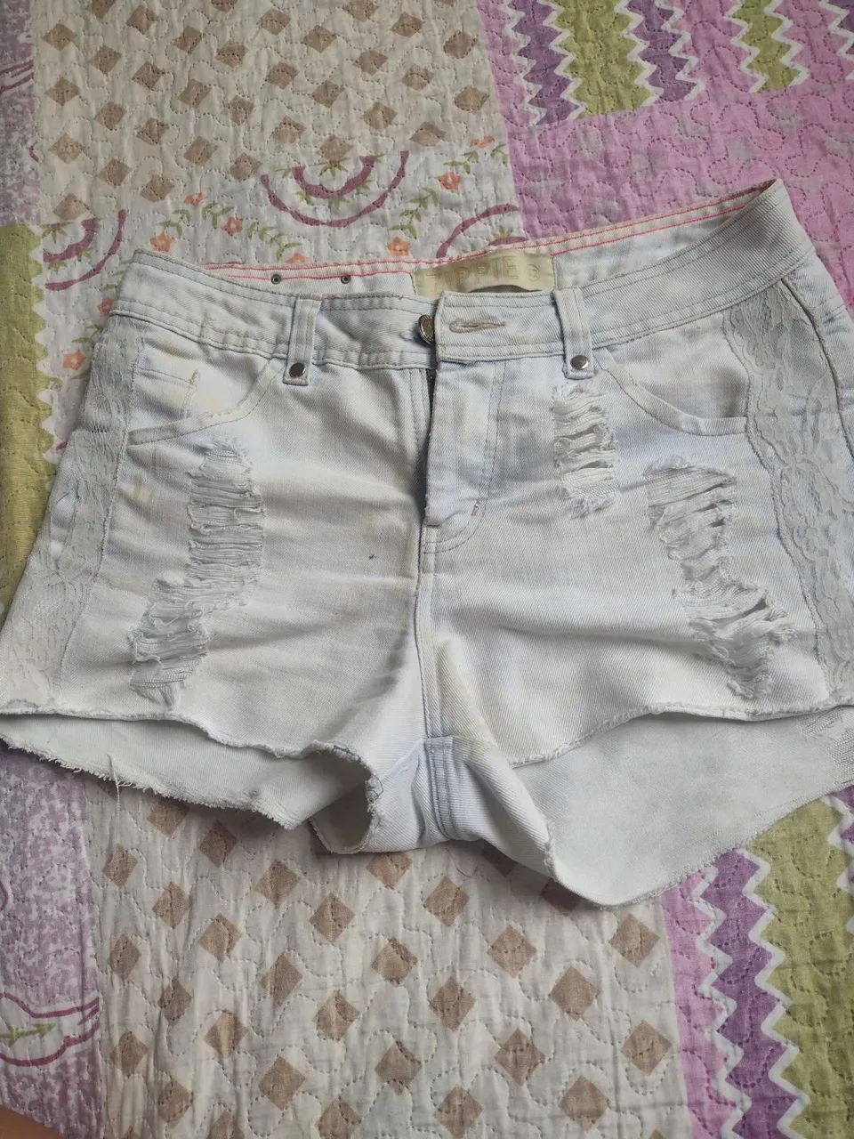 Short Jeans claro  Desfiado com Renda 42
