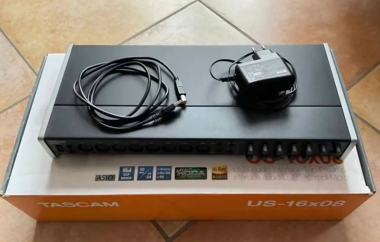 Interface Tascam US-16X08 