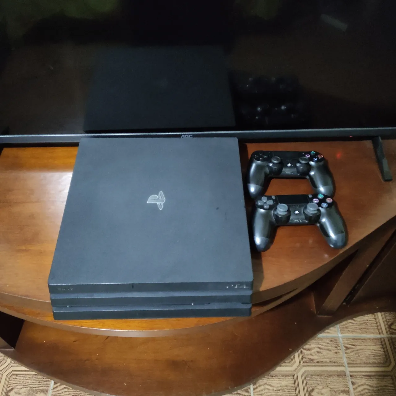 Playstation 4 Pro com 2 Controles