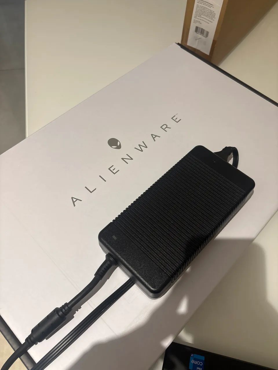 Alienware M16 R1 - 16GB RAM, i7-13700, RTX 4070 8GB, 1TB SSD, 16? - Foto 4