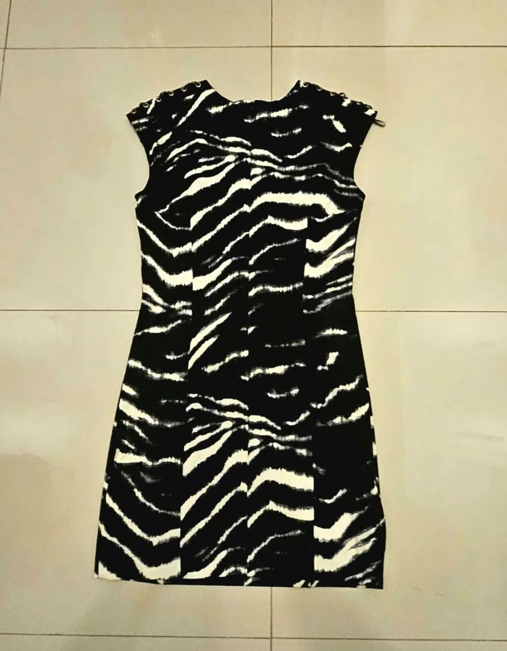 Vestido Michael Kors. Tamanho P - Foto 2