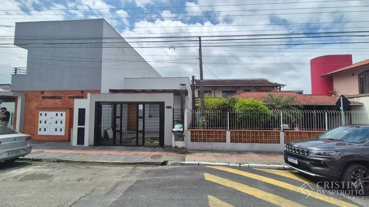 PRÉDIO A VENDA COM 8 KITNETS NA RUA CHAPECÓ NO BAIRRO DOS MUNICIPIOS EM BALNEÁRIO CAMBORIÚ
