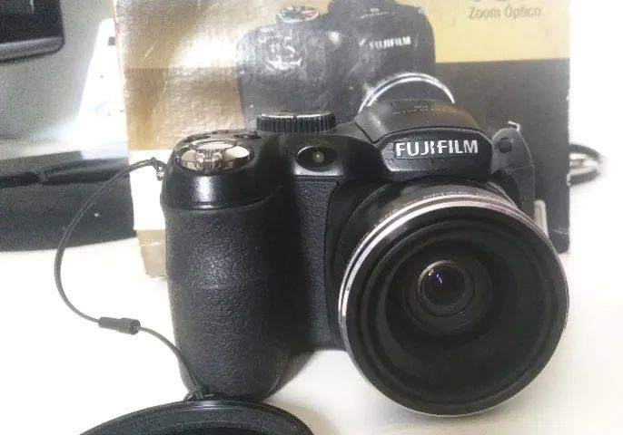 Maquina fotográfica digital _ Fujifilm -fine pix s1800