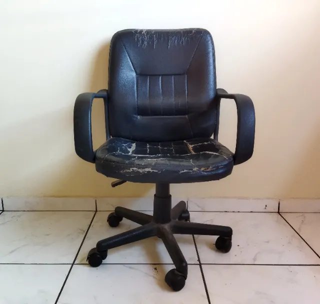 Cadeira giratória com regulagem de altura