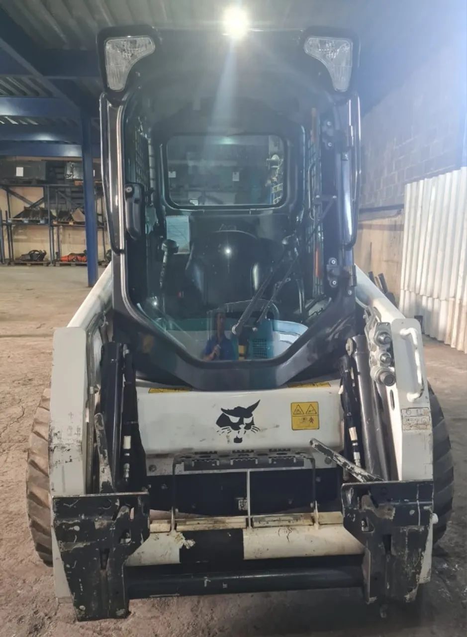 Minicarregadeira Bobcat S450 Ano 2024 Com 304hrs C Ar Cond - Foto 3