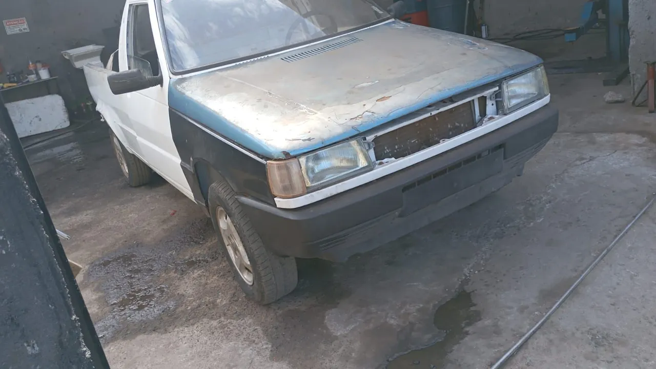 Vendo fiurino ou as peças Fiat tem 1.500 de documentos e elétrica