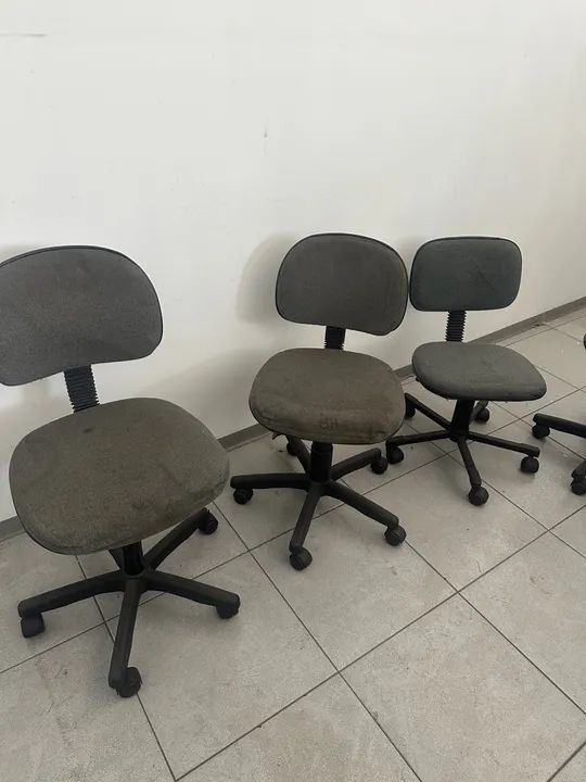 Cadeira de Escritório Cinza - Foto 2