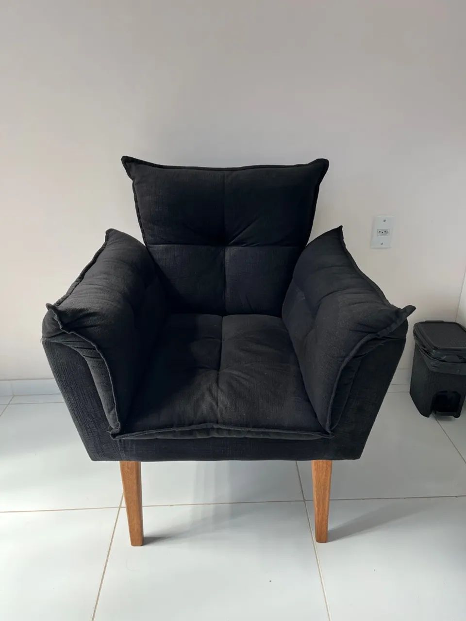 Poltrona Decorativa Preta Confortável