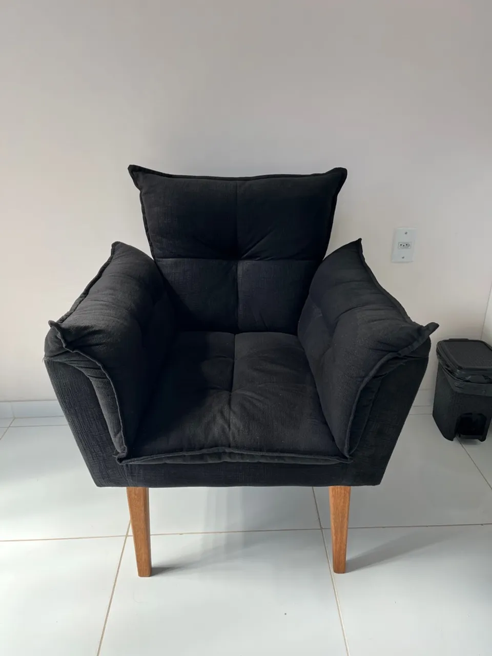 Poltrona Decorativa Preta Confortável