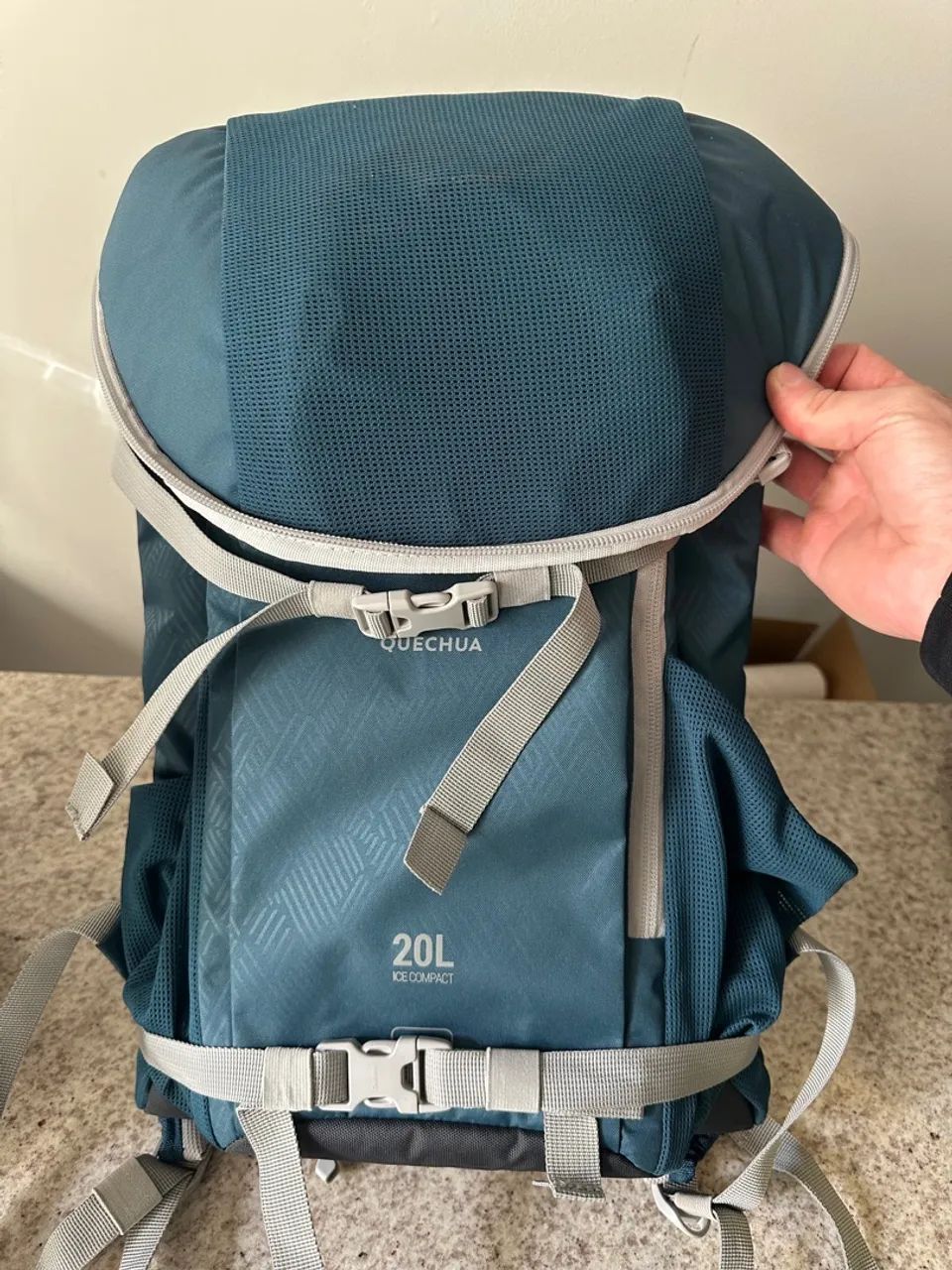 Mochila Térmica Compacta 20 Litros Azul Quechua - Foto 2