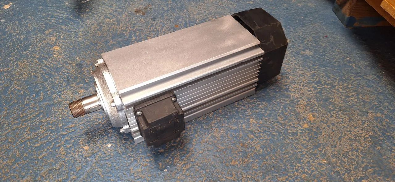 Cnc spindle motor elétrico trifásico 3 cv rpm 1680 4 polos. - Foto 3