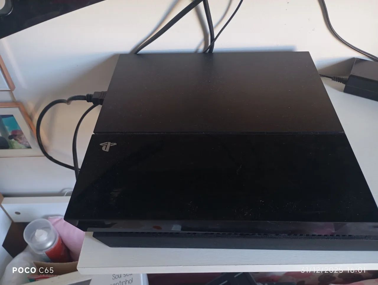 Vendo ps4 slim 500gb 2 controles e 1 headset novo