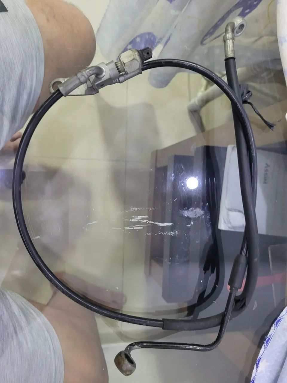 Flexível do freio traseiro da harley fat boy em bom estado 2008 - Foto 2