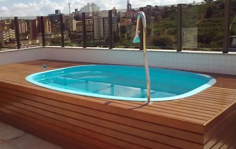 V-Piscina de 10 mil litros 