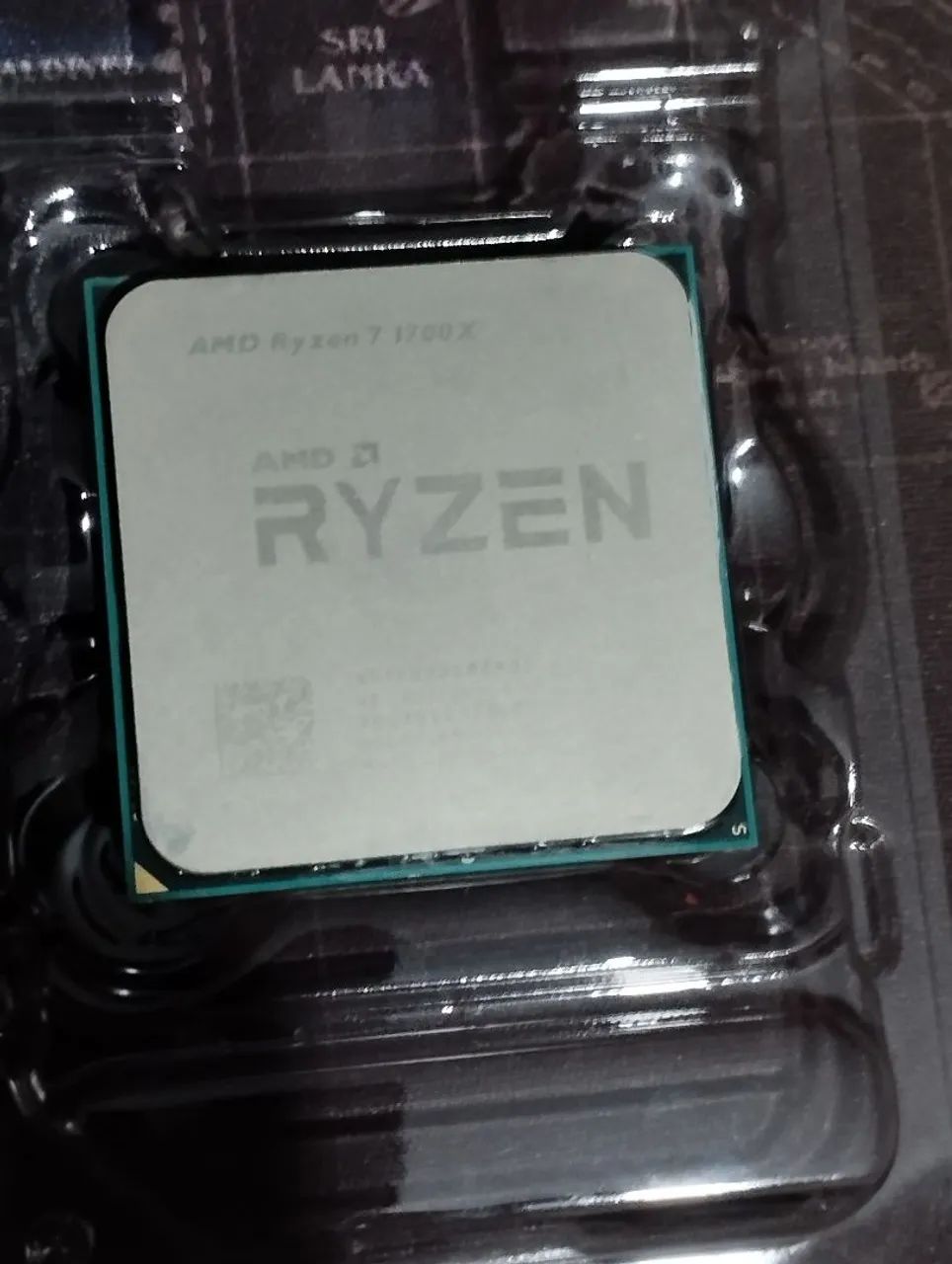 Processador AMD Ryzen 7 1770x + 16 GB de Memória Ram 2666mhz