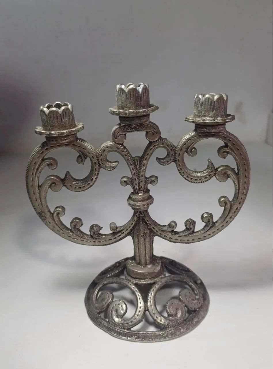 Castiçal de 3 Velas em Metal (velas bem finas)