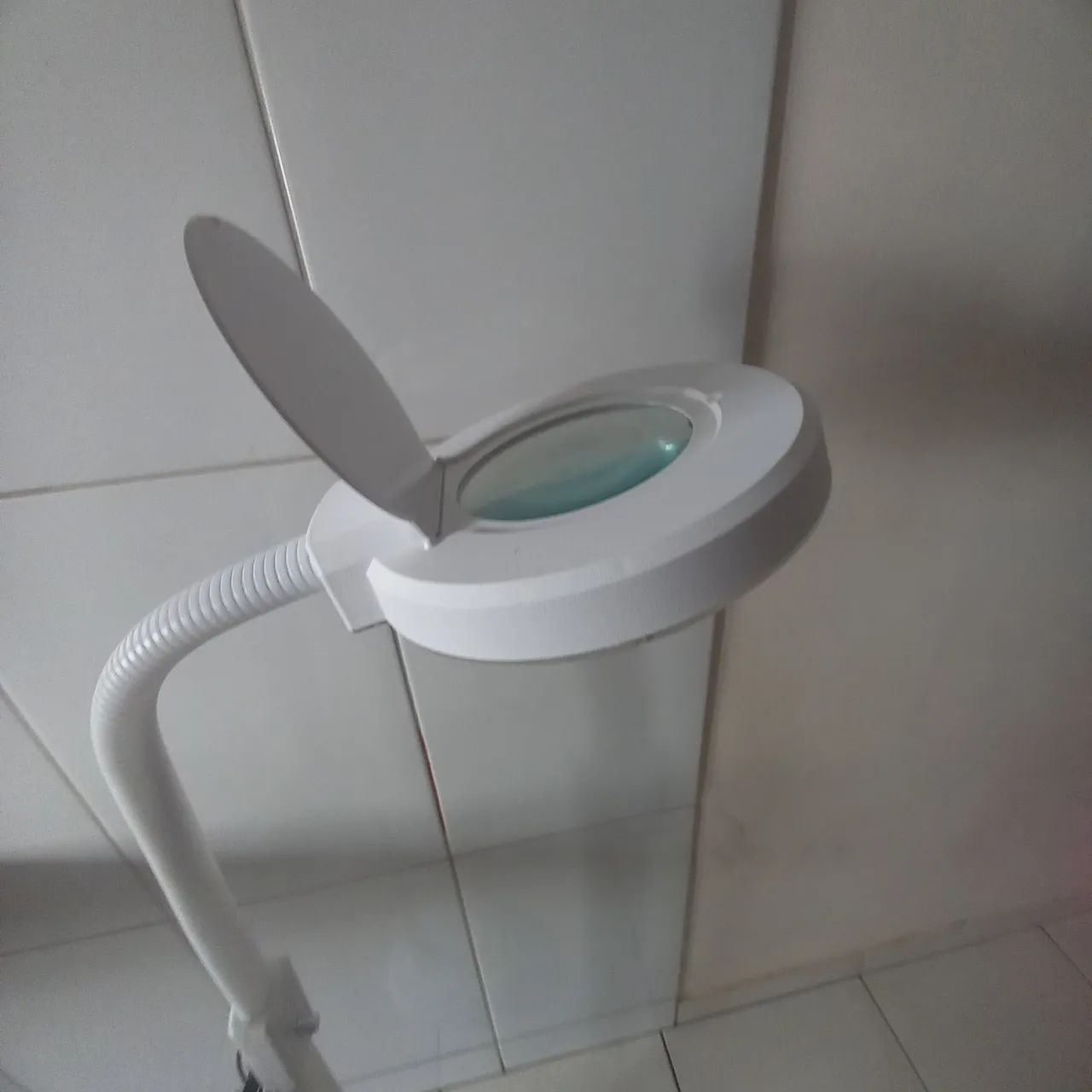 Luminária de Chão com LED - Iluminação Direcionável - Foto 2