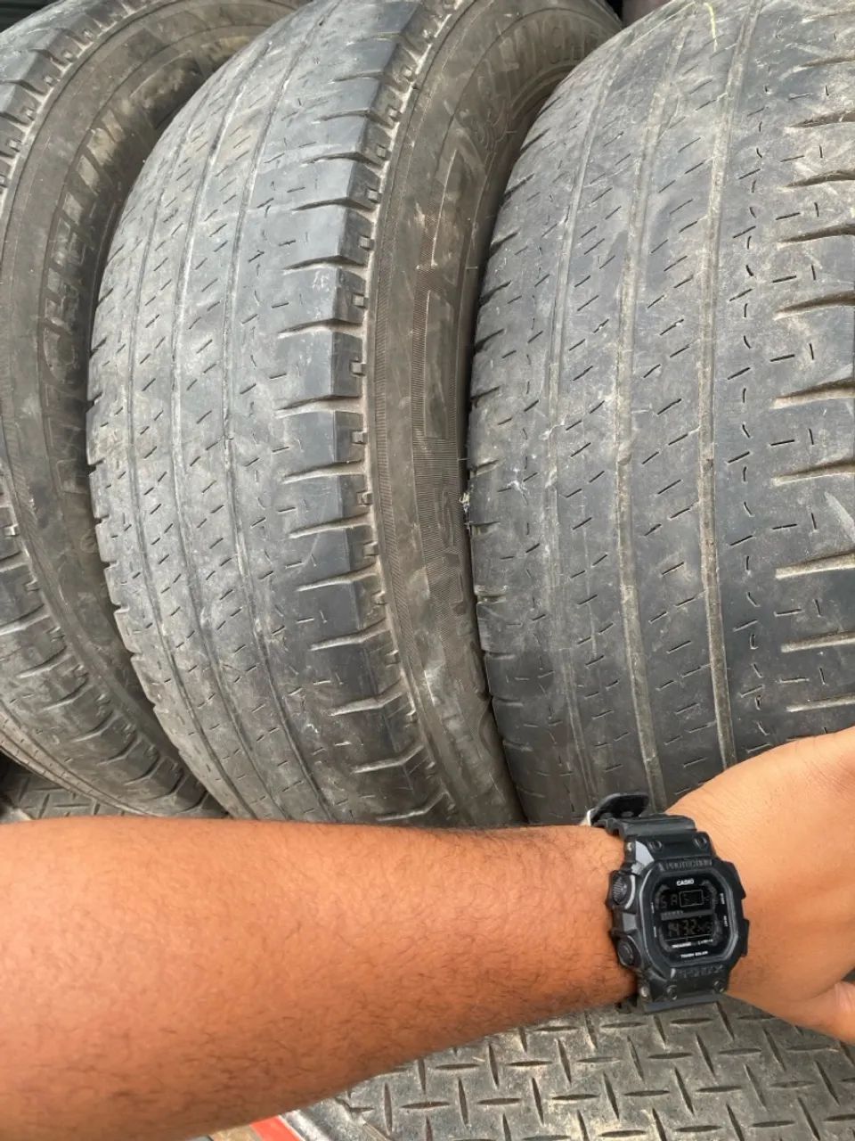 Pneus Michelin 225/75 16c muito bom - Foto 5