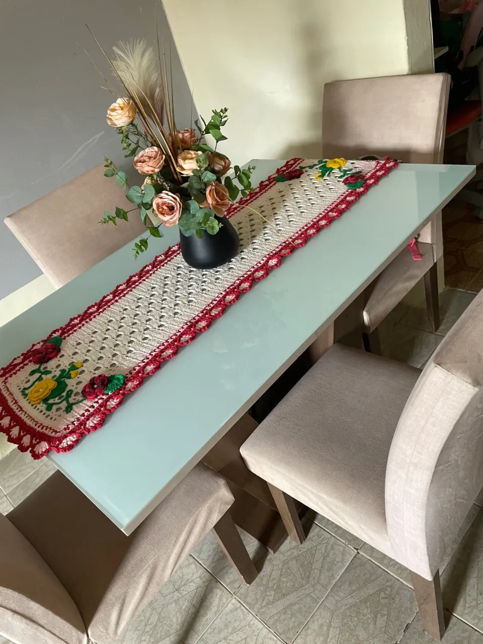 Mesa de Jantar com Tampo de Vidro Elegante