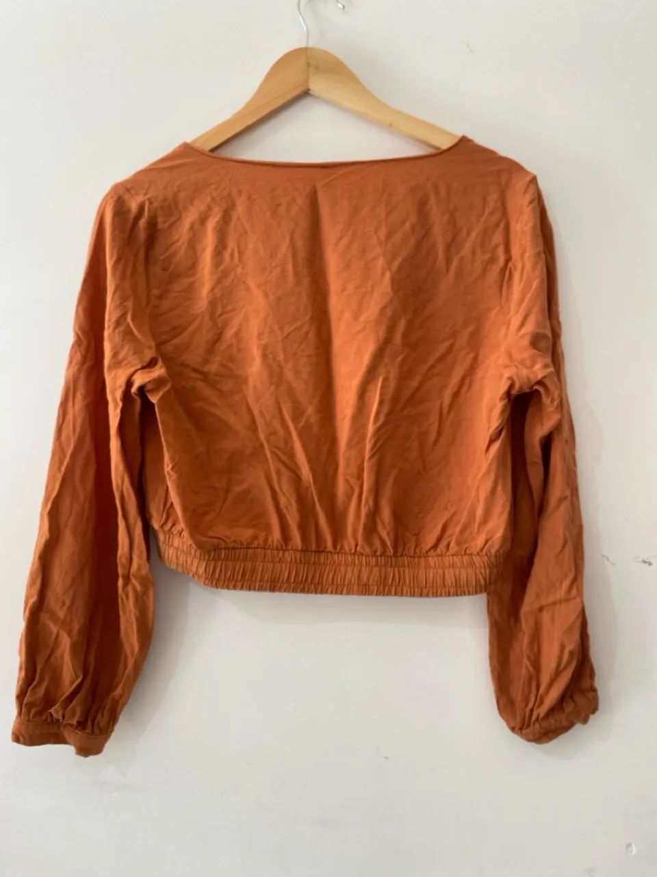 Camisa laranja com botões e manga longa - Foto 4