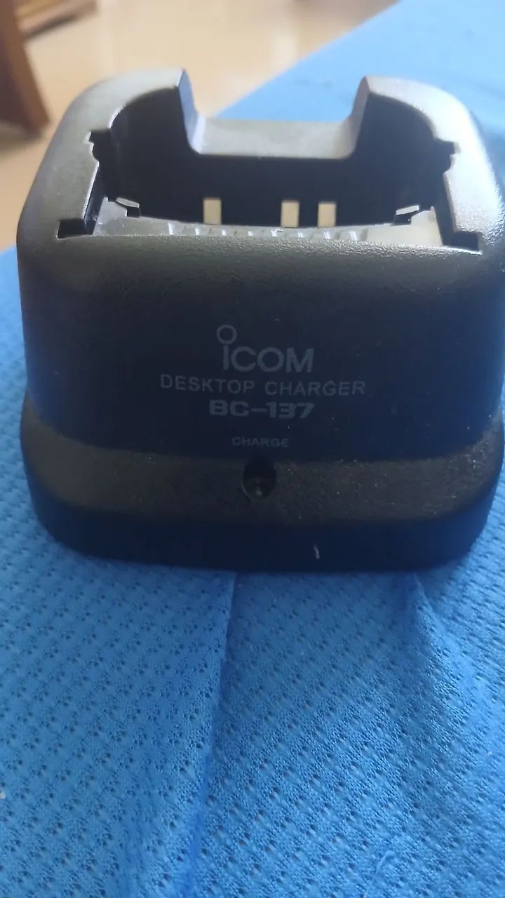 Carregador ICOM BC137
