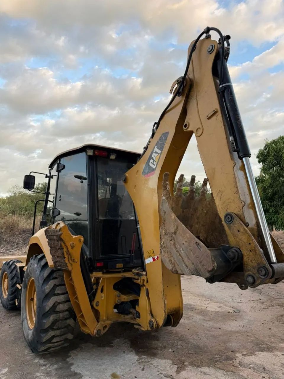 Retroescavadeira Caterpillar 416F - Foto 5
