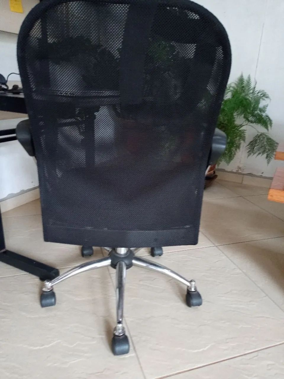 Cadeira de escritório ergonômica com tela mesh - Foto 3