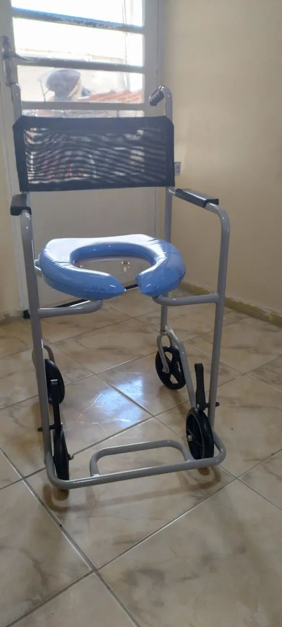 cadeira de rodas, andador, cadeira banho  - Foto 5