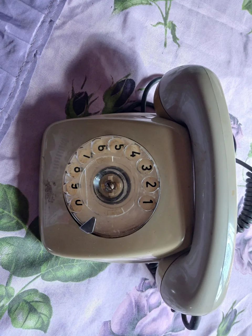 Telefone antigo funcionando perfeitamente. 