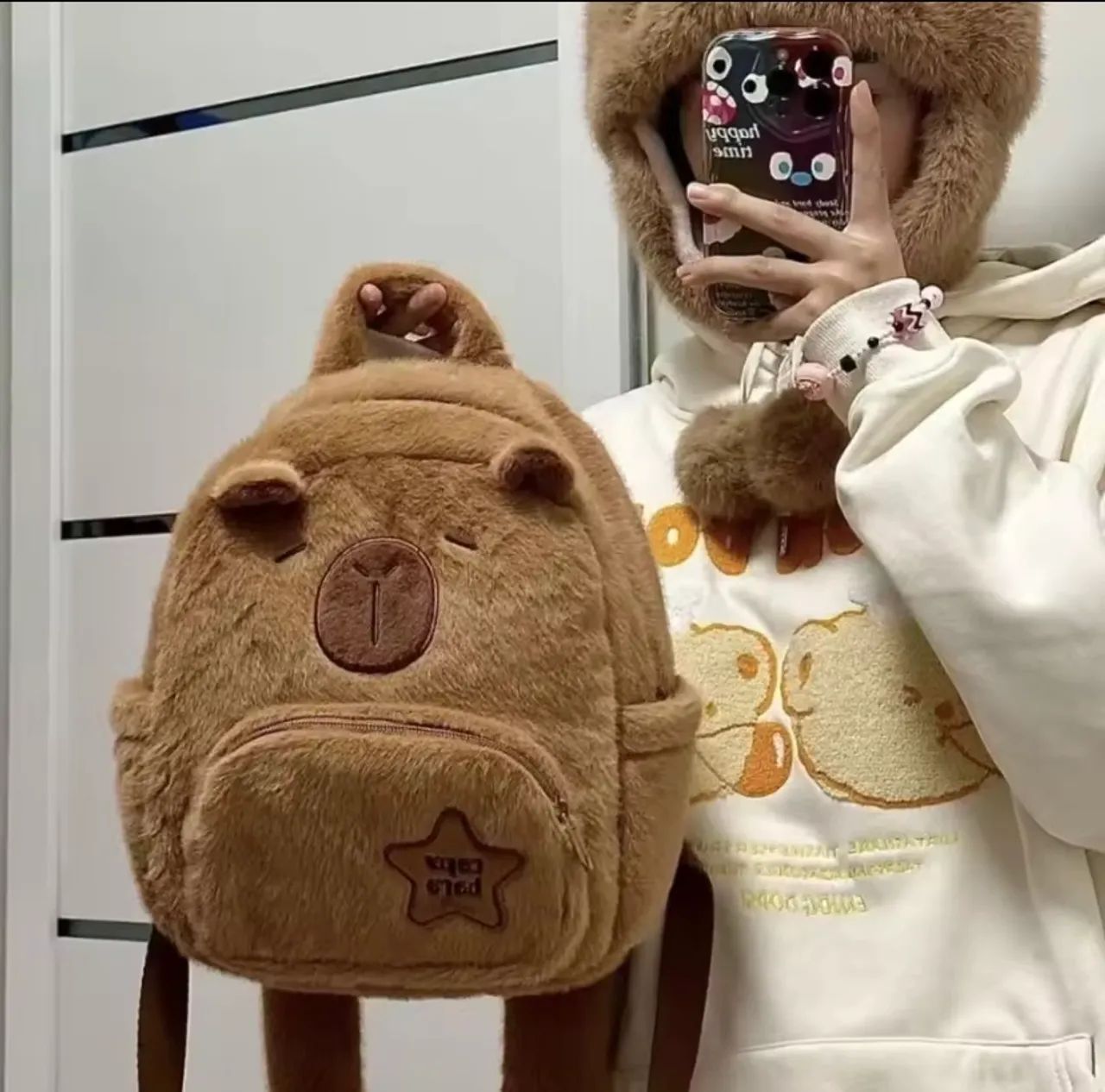 Mochila de Pelúcia Capivara  - Foto 2