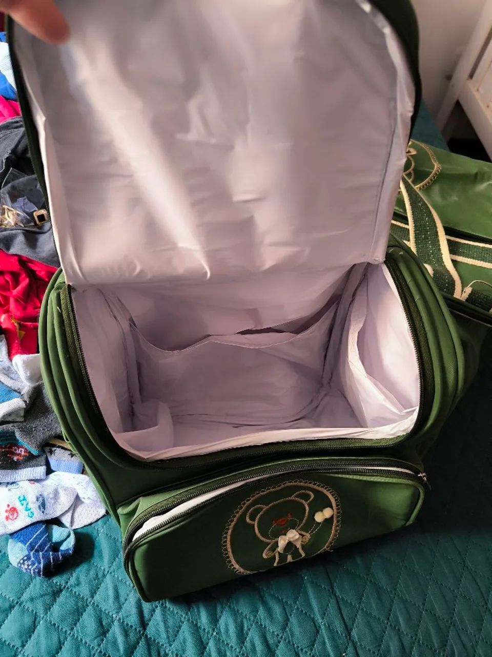 Bolsa Maternidade Verde com Detalhes de Coelhinho - Foto 4