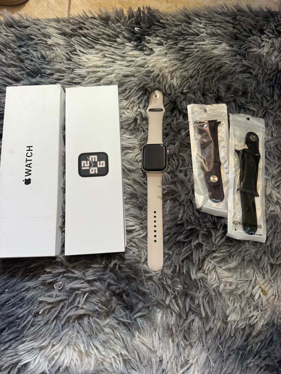 Apple Watch SE 44mm - Completo + pulseiras extras