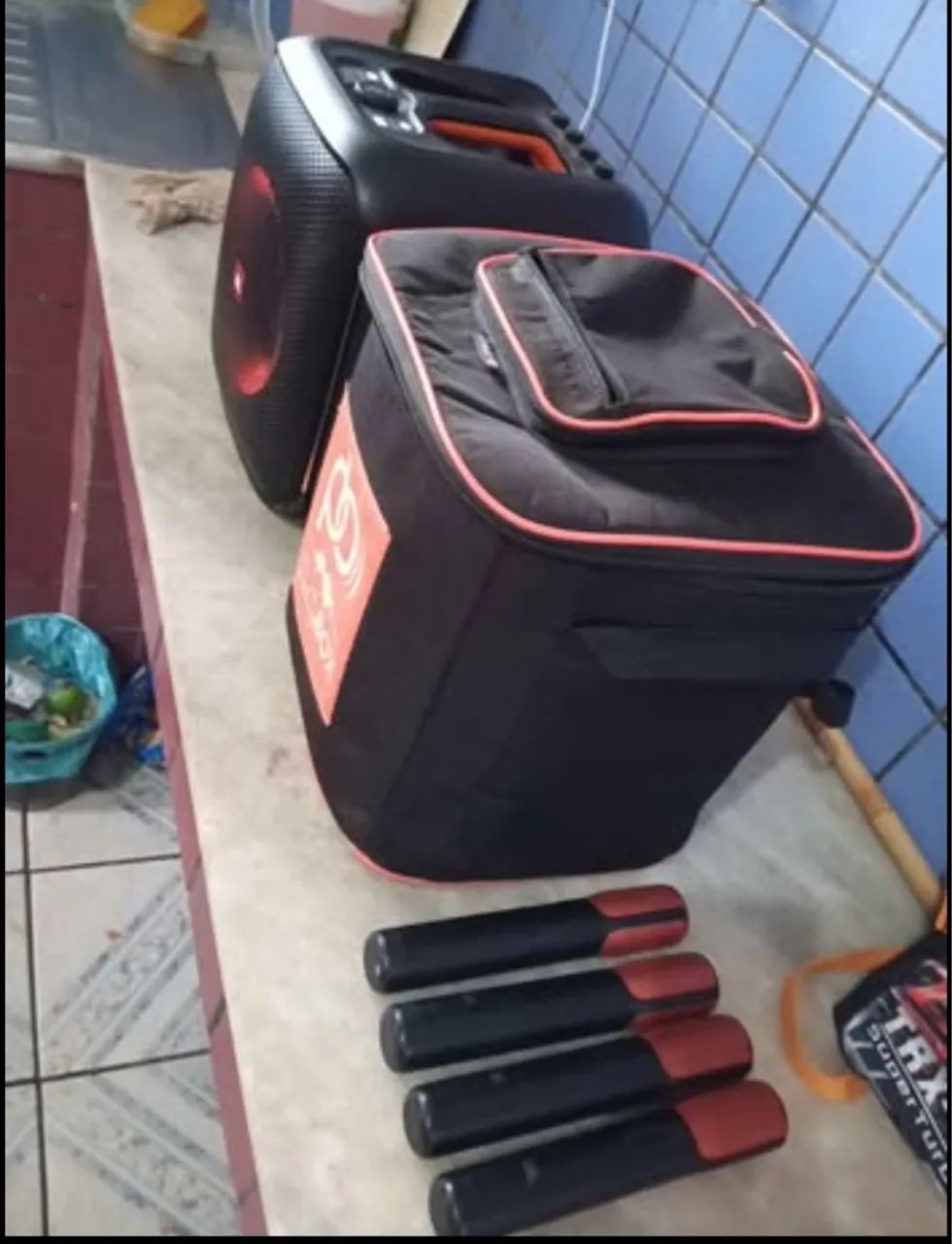 V/T Caixa JBL patybox encore karaokê c/4 microfones originais  - Foto 2