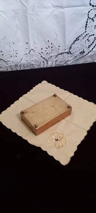 Antiga Caixa Porta Joias Metal e interior madeira - Foto 3