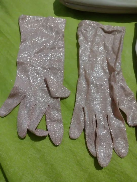 Bolsa de mão 2 pares de luvas antigas  - Foto 5