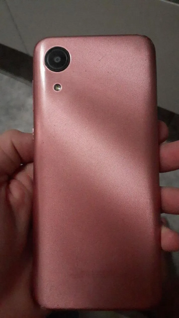 Celular funcionando perfeitamente.