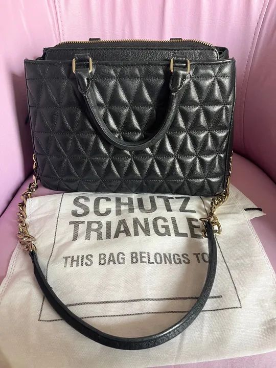 Bolsa Schutz Tote Matelassê Triangle Preta - Foto 3