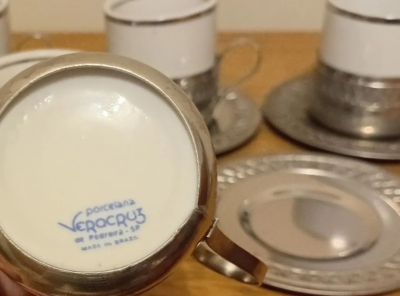 Jogo de xícaras porcelana Vera Cruz com suporte em metal - Foto 3